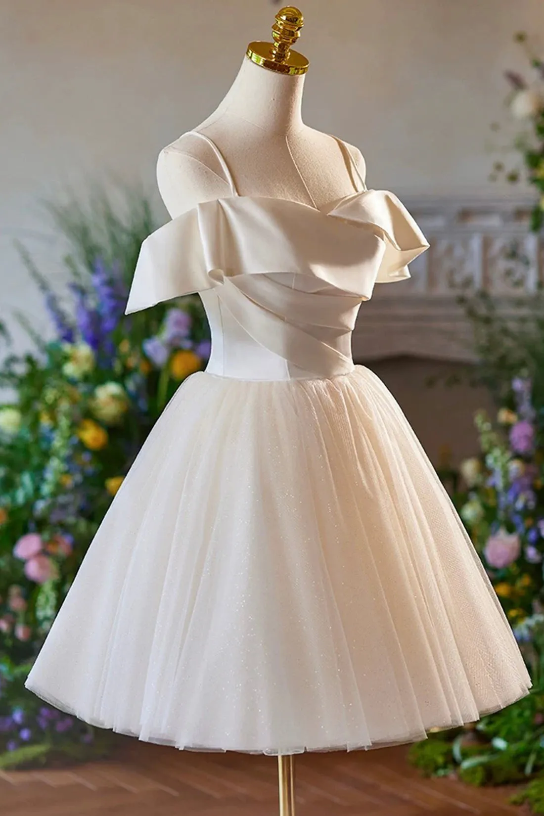 Champagne Spaghetti Strap Tulle Knee Length Prom Dress