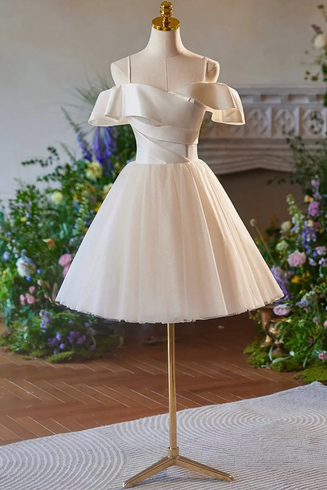 Champagne Spaghetti Strap Tulle Knee Length Prom Dress