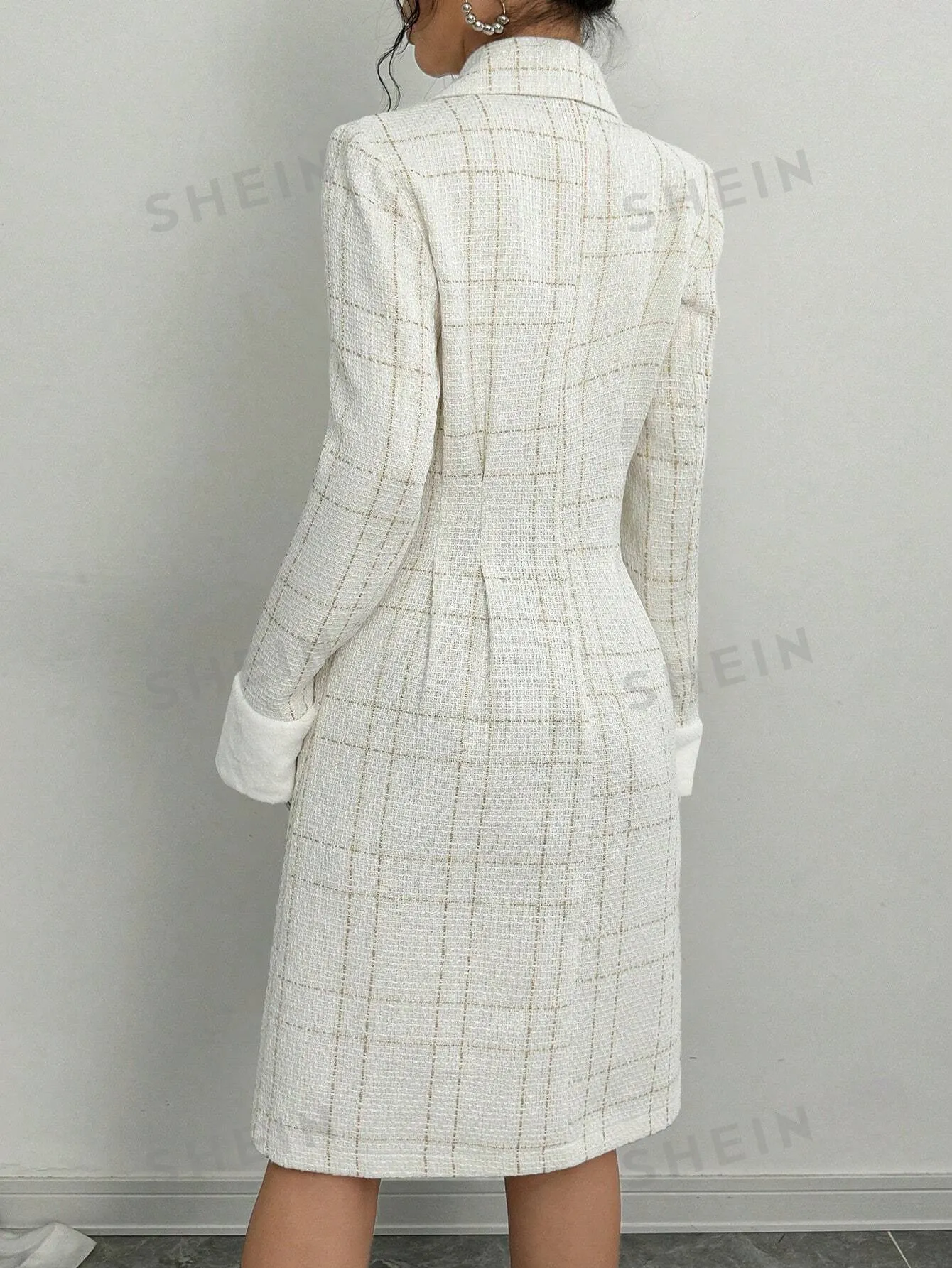 Elenzya White Woolen Blend Long Sleeve Double-Breasted Gold Button Cinched Waist Cuff Fur Trim Fitted Knee Length Coat
