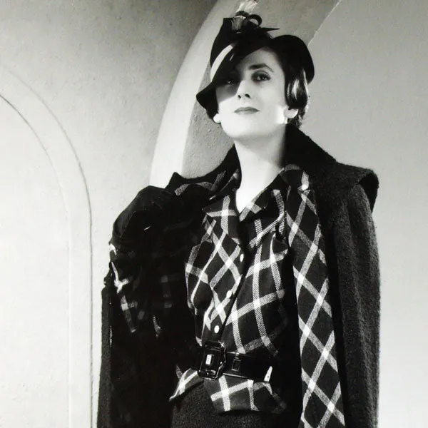 Ensemble Sport de Lucien Lelong, chapeau de Louise Bourbon photographie d'époque du studio Dorvyne (circa 1935)