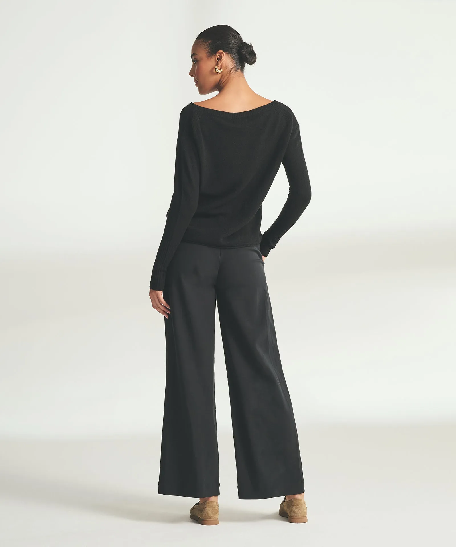 Lightweight Cashmere Boatneck Sweater