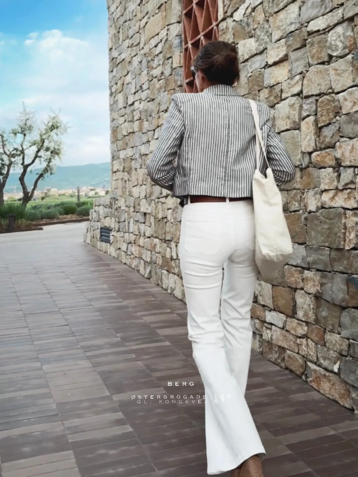 SHORT STRIPED BLAZER - BLACK/WHITE