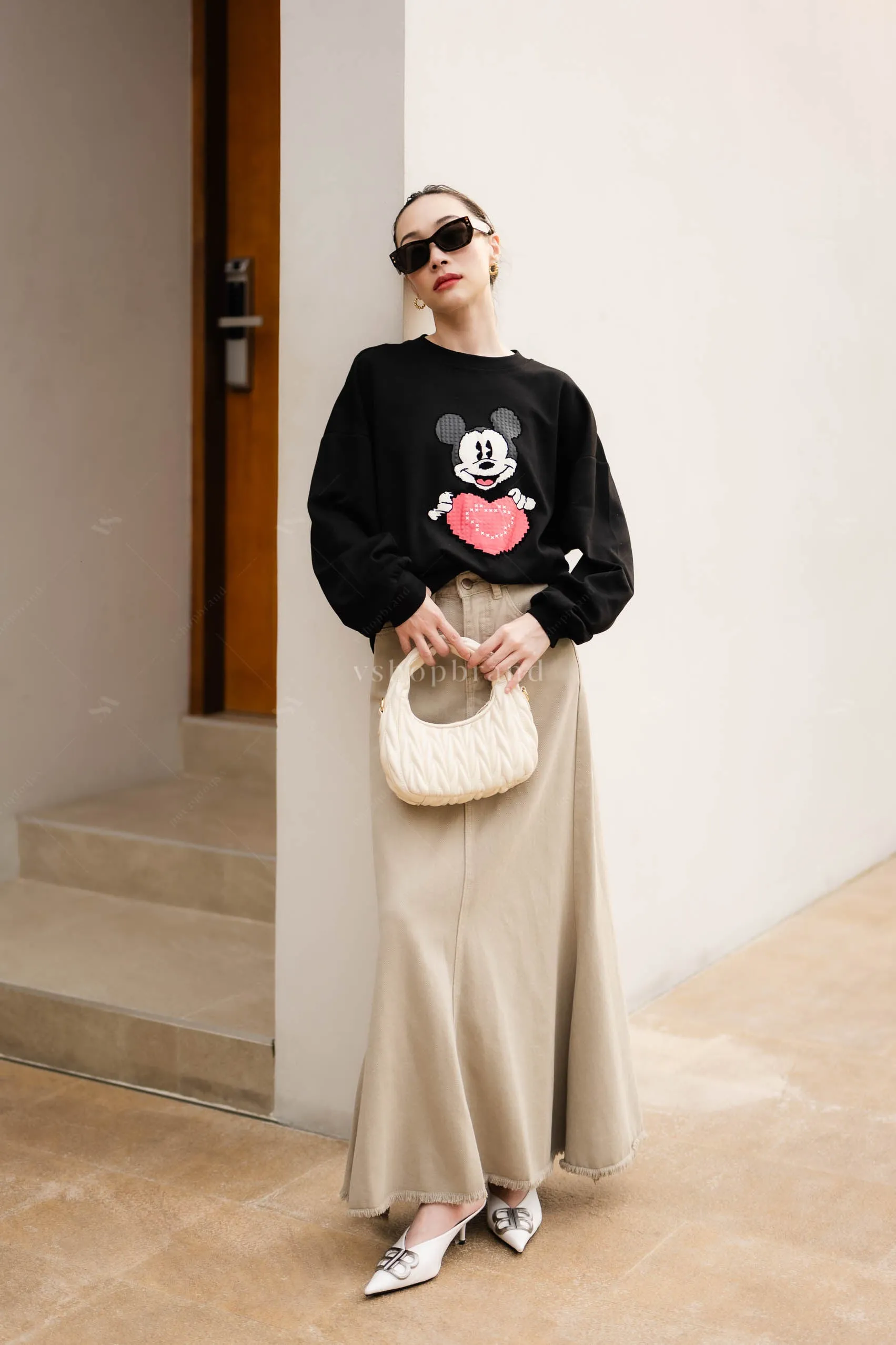 The Pixel Mickey sweatShirt black