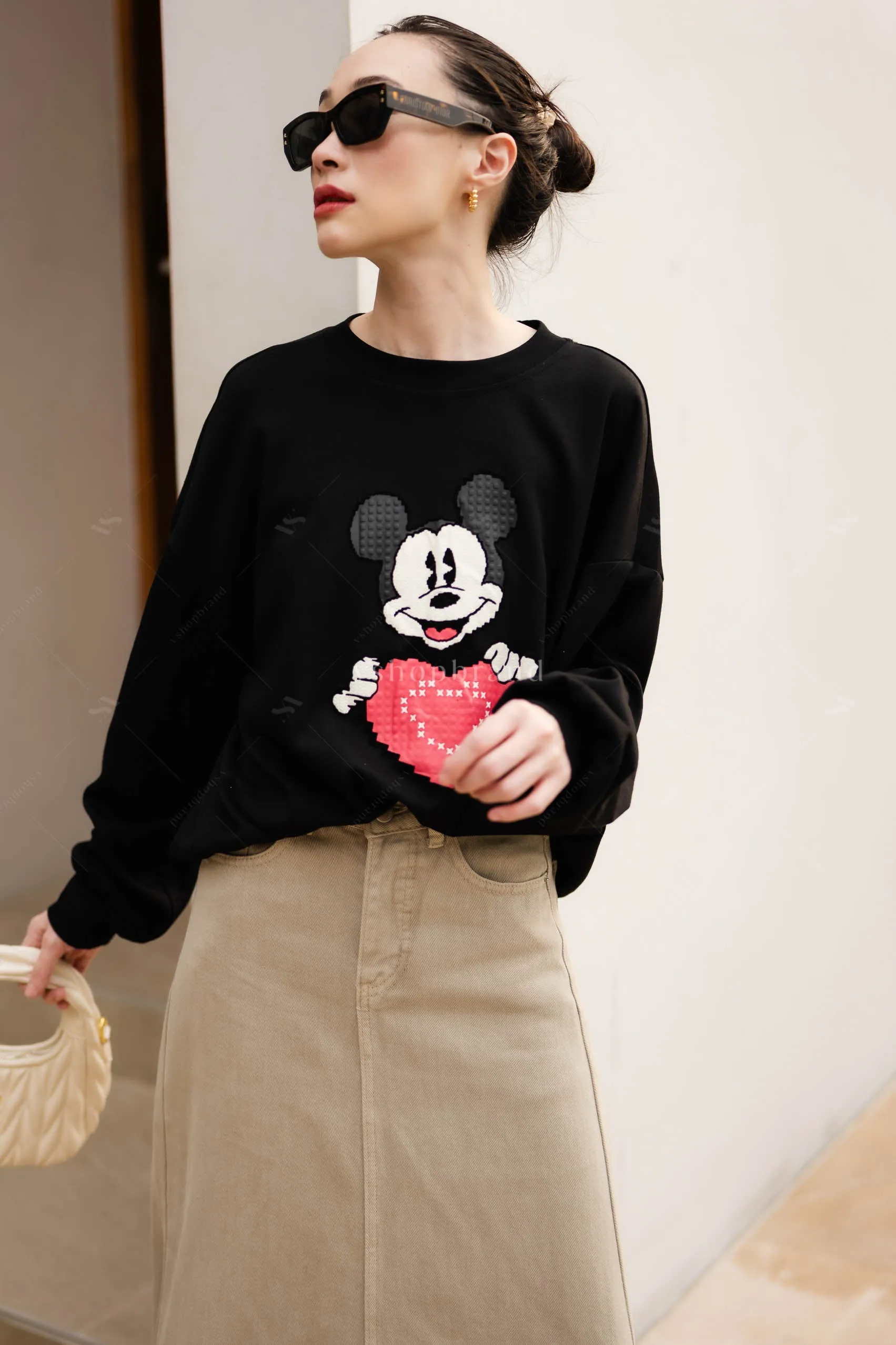 The Pixel Mickey sweatShirt black