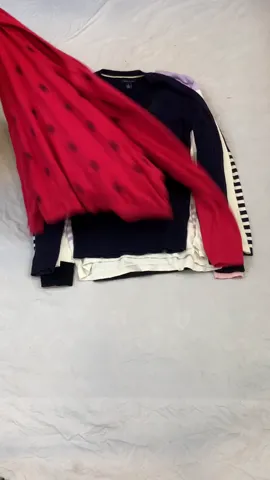 Y2K Tommy Hilfiger Sweater – Bold & Cozy Vintage Style (GRV-11-035)